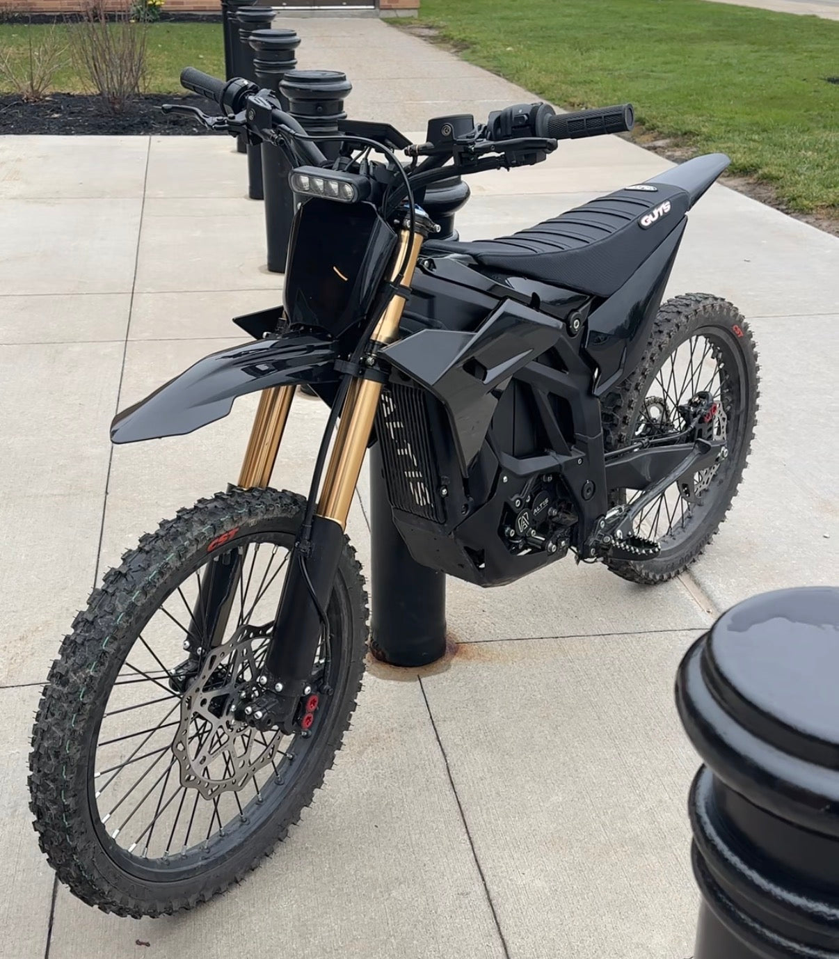 GUTS All Black Seat Cover